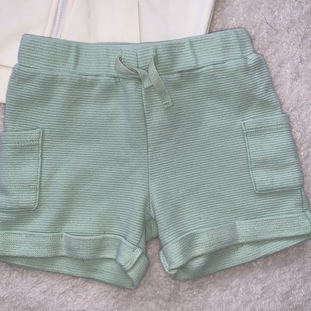 Star Wars Disney Baby Yoda 2 pc. Outfit 24M Green & Ivory EUC Hoodie & Shorts - Picture 2 of 12